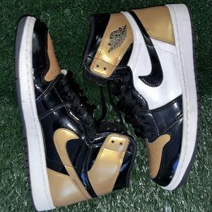 Air Jordan 1 Retro High 'Gold Toe'